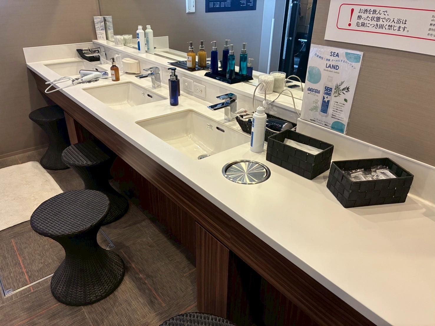 脱衣所洗面部 - 清掃前