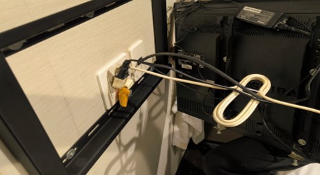 TV裏・デスク裏 - 清掃後