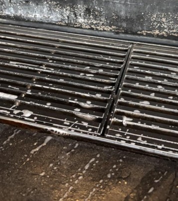 排水溝付近 - 清掃前