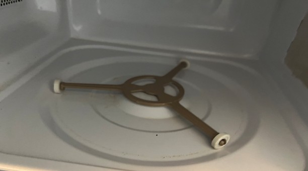 電子レンジ重点清掃 - 清掃前