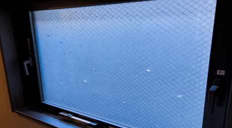 内外窓清掃 拭き上げ/鳩の糞取りガラス・サッシ - 清掃前