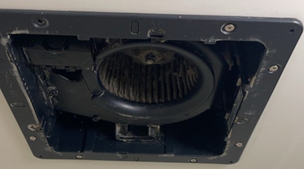 天井上部換気口 - 清掃後