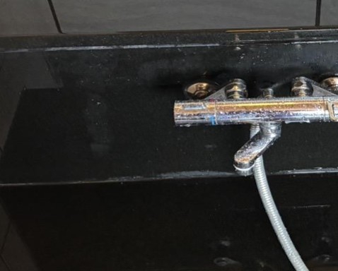 洗い場石壁 - 清掃後