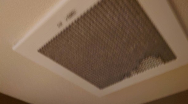 共用部換気フィルタゴミ除去 - 清掃前