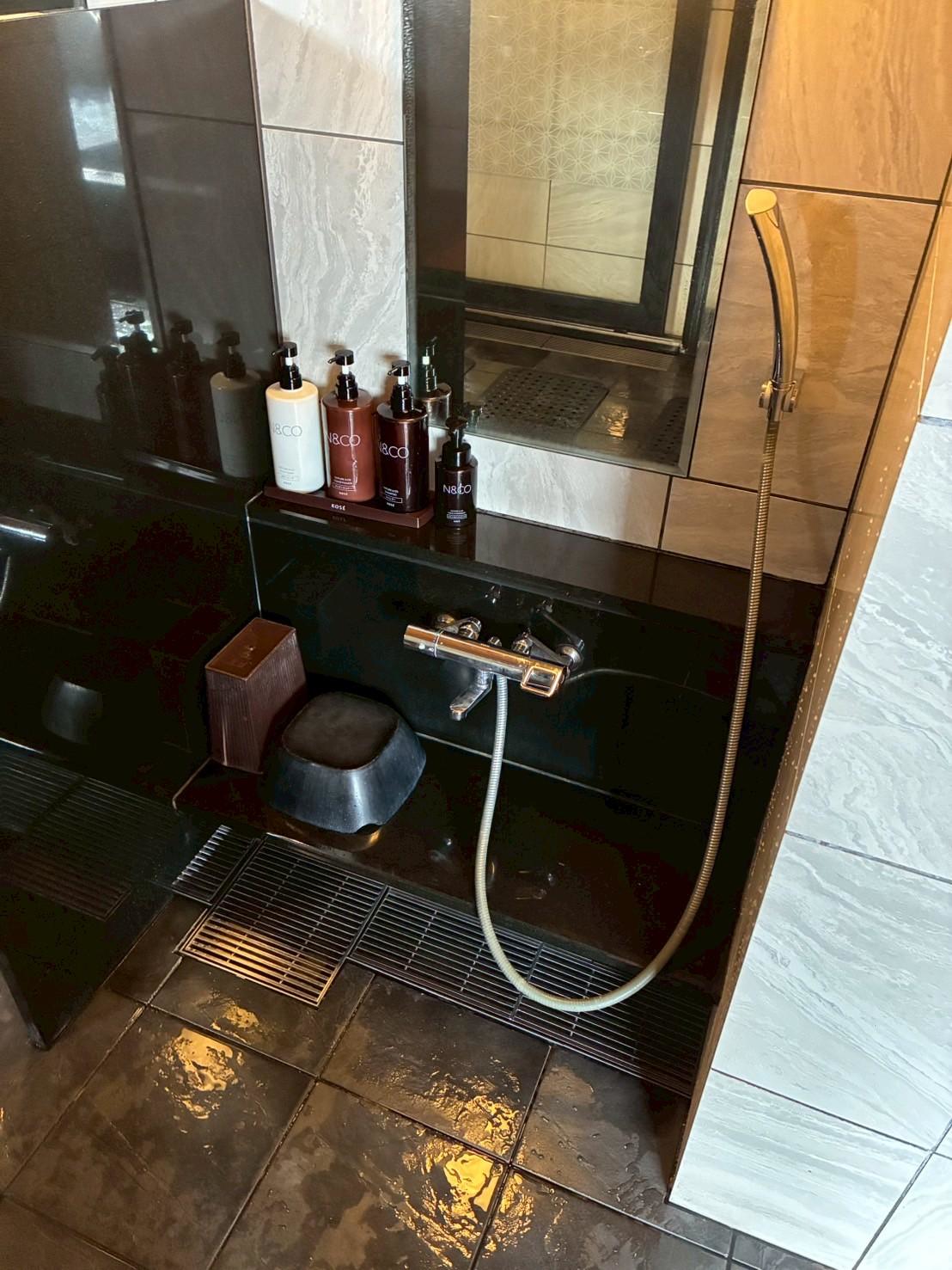 浴場洗い場 - 清掃後