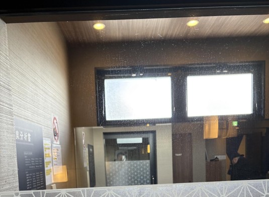 入口扉 - 清掃後